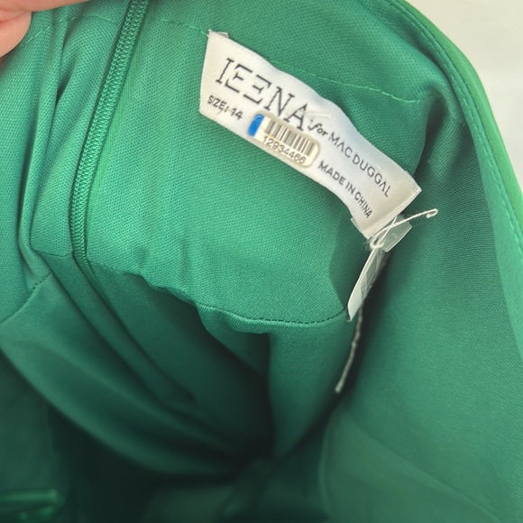 IEENA FOR MAC DUGGAL
Green Ruffle Cap Sleeve Open Back Column Gown 14 - Picture 14 of 14